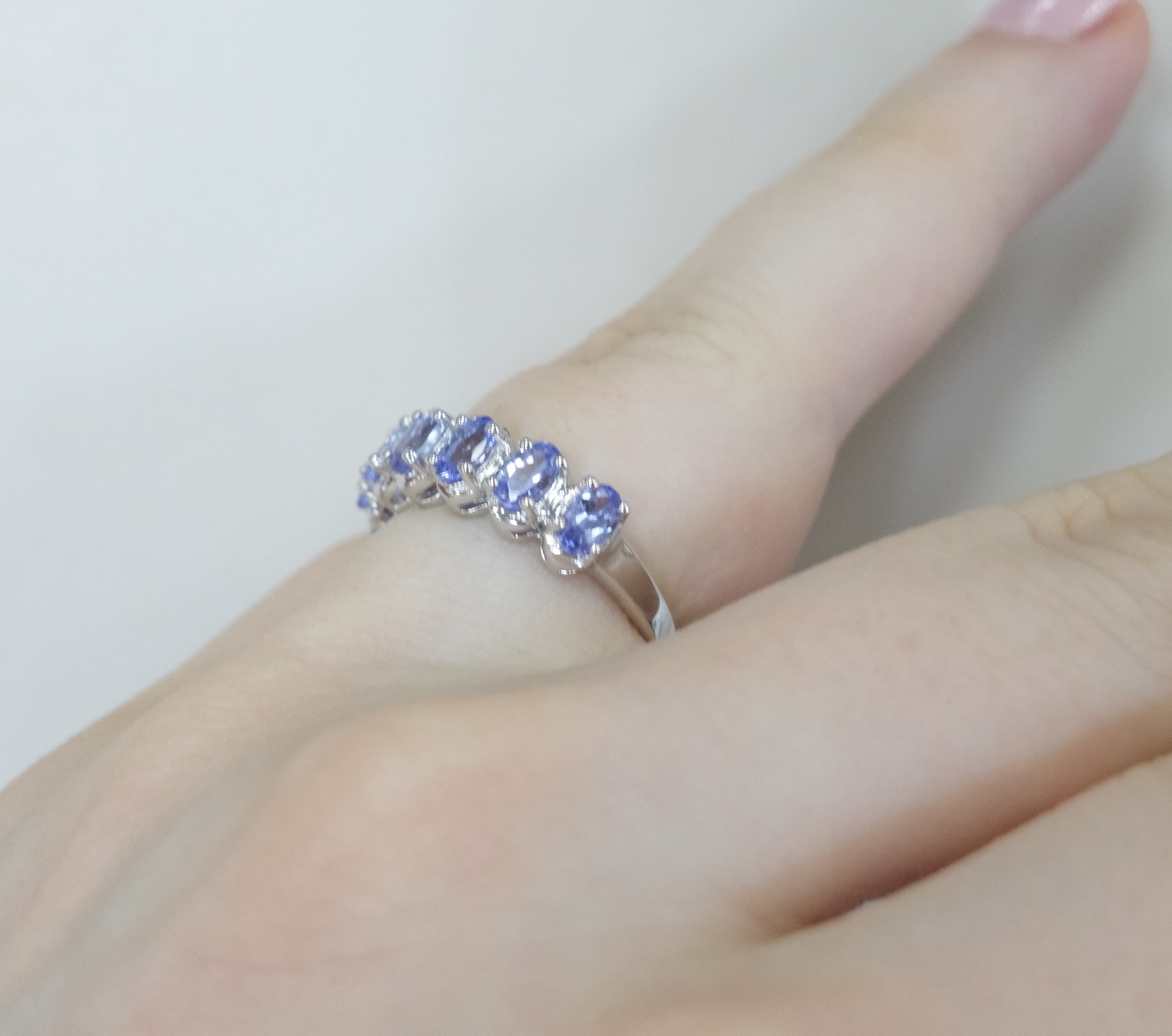 Серебряное кольцо с танзанитами